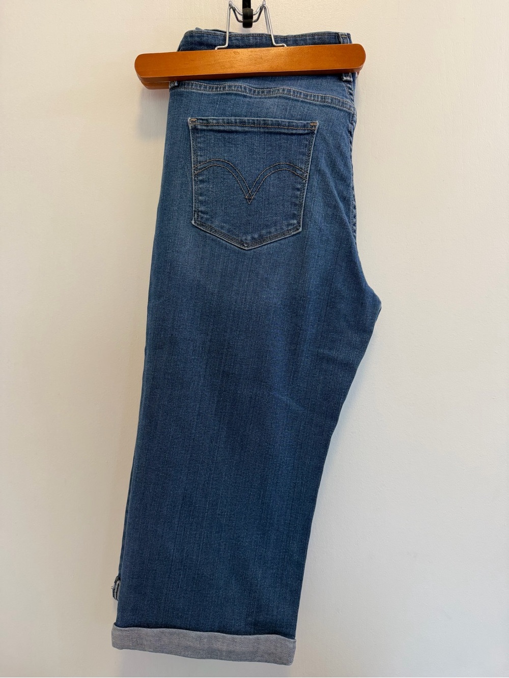 Levi's Blue capris